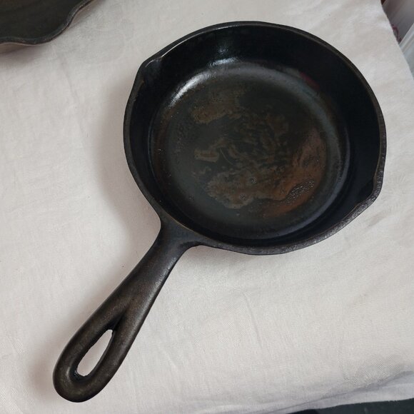 Vintage Cast Iron No. 3 frying pan seasoned 6 1/2" kitchenware camping cook EUC - Picture 1 of 5